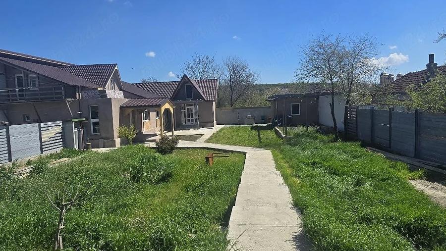 Casă cu 3 camere cu Teren 790 Mp în Poarta Albă