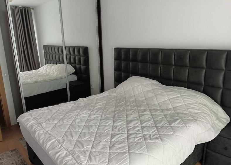 Apartament cu 3 camere, mobilat în Tractorul
