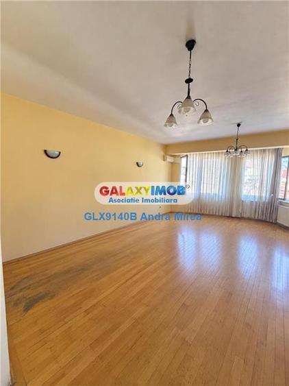 Apartament cu 5 camere decomandat în Decebal