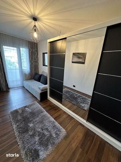 Apartament cu 3 camere semidecomandat în Girocului