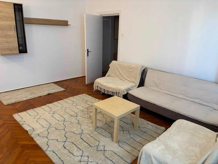 Apartament cu 3 camere, mobilat în P-ța Romană