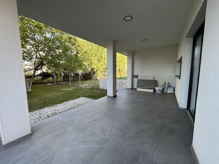 Duplex cu 4 camere cu Canalizare în Aradului