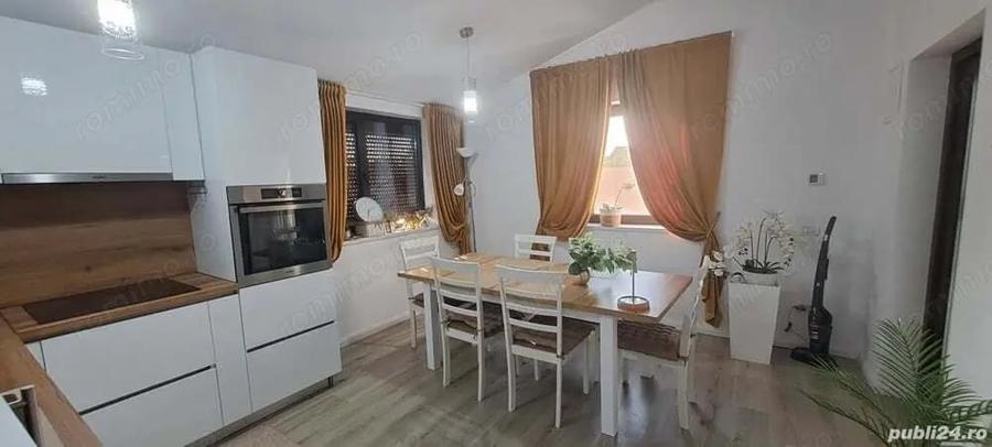 Casă cu 5 camere în Central