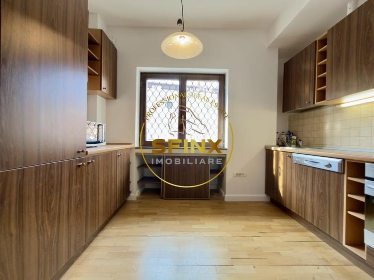 Apartament cu 3 camere decomandat în Primăverii