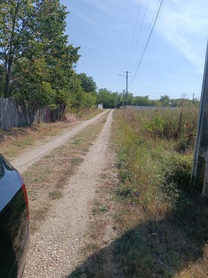 Teren agricol extravilan de 1137 mp, în Poienarii Burchii