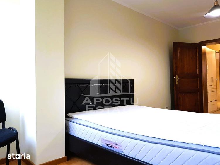 Apartament cu 3 camere semidecomandat în Central