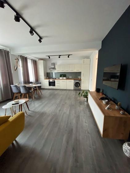 Apartament cu 2 camere semidecomandat, mobilat în Borhanci
