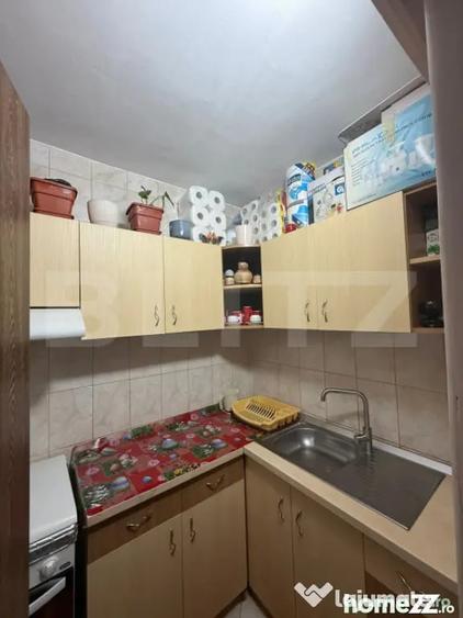 Apartament cu 3 camere nedecomandat, mobilat în Central