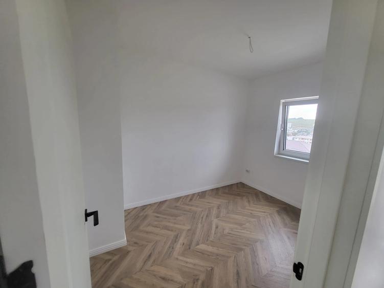 Apartament cu 2 camere semidecomandat în Vișani