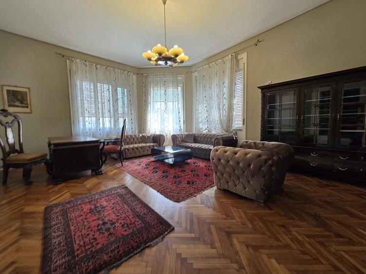 Apartament cu 4 camere în Medicină