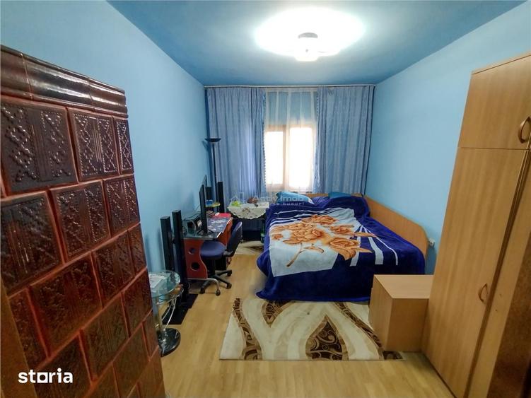Apartament cu 3 camere decomandat în Bozovici