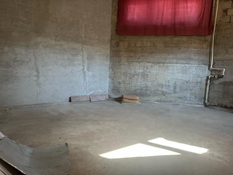 Casă cu 8 camere cu Teren 179 Mp în Craiter