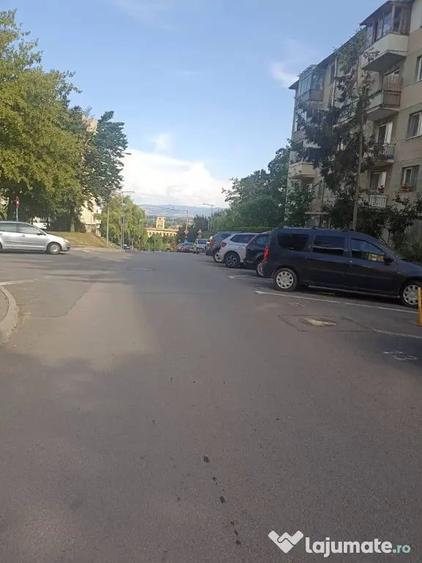 Apartament cu 2 camere nedecomandat în Simeria