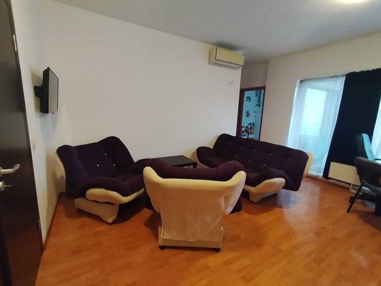 Apartament cu 3 camere semidecomandat în Titan