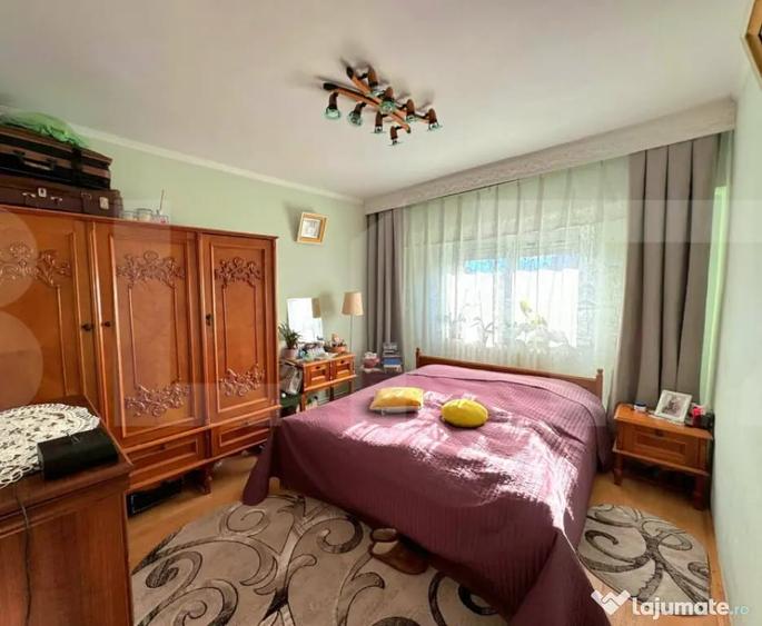 Apartament cu 6 camere decomandat în Central