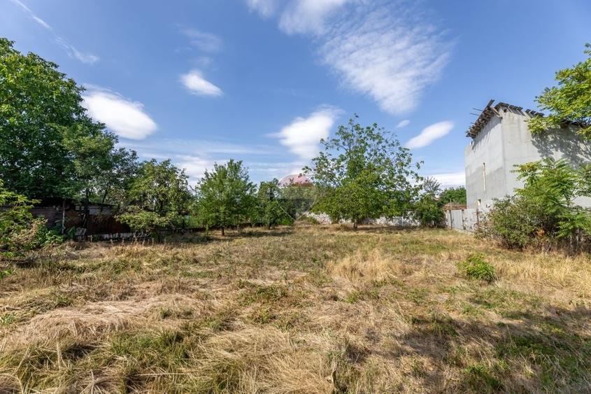 Casă individuală cu 4 camere cu Teren 800 Mp în Pârneava