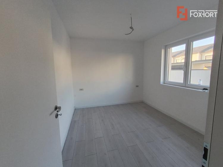 Duplex cu 4 camere cu Canalizare în Chișoda
