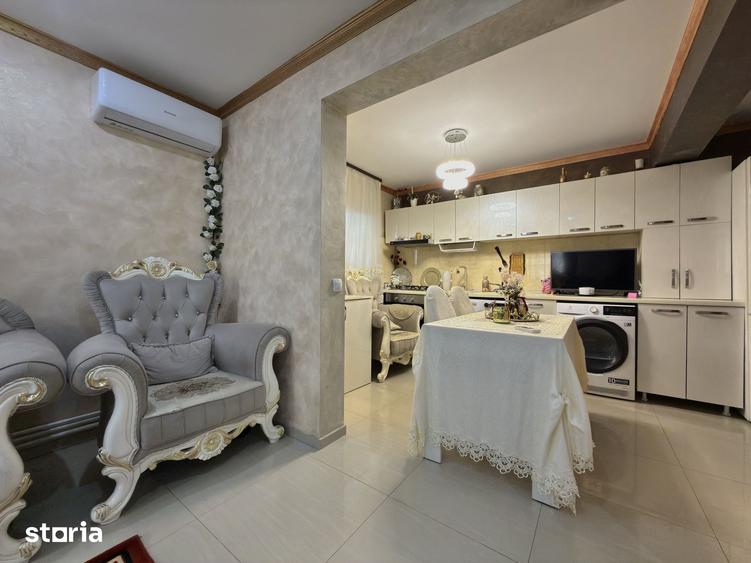 Casă cu 5 camere cu Teren 240 Mp în Central