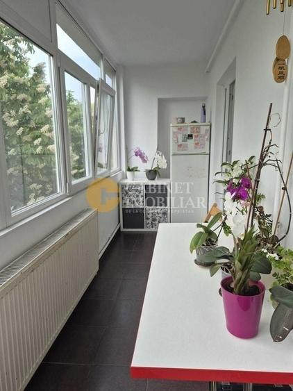 Apartament cu 3 camere decomandat în Nicolina