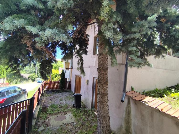Casă cu 2 camere cu Teren 686 Mp în Central