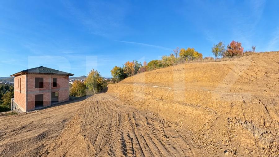 Casă individuală cu 8 camere cu Garaj în Nord