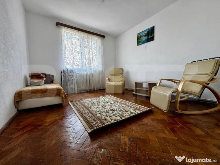 Apartament cu 4 camere semidecomandat în Central