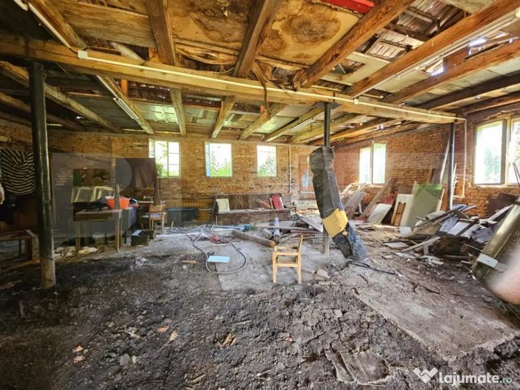 Casă cu 5 camere cu Teren 1249 Mp în Laz (Săsciori)