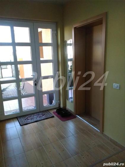 Casă cu 7 camere cu Teren 614 Mp în Dumbrăvița