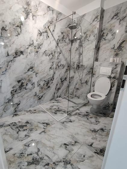 Apartament cu 3 camere semidecomandat în Florești