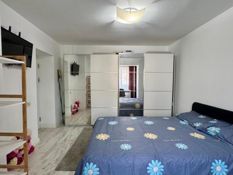 Apartament cu 3 camere semidecomandat în Ștefan cel Mare