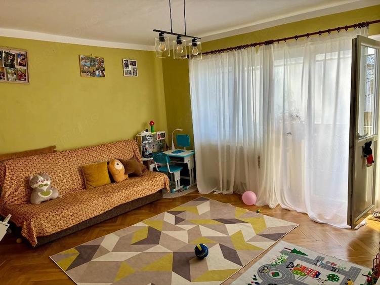 Apartament cu 3 camere decomandat, mobilat în Șagului