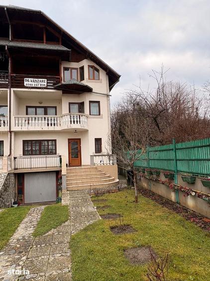 Casă cu 10 camere cu Teren 312 Mp în Central