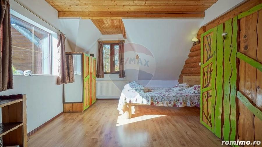 Casă cu 8 camere cu Teren 1000 Mp în Timișu de Jos