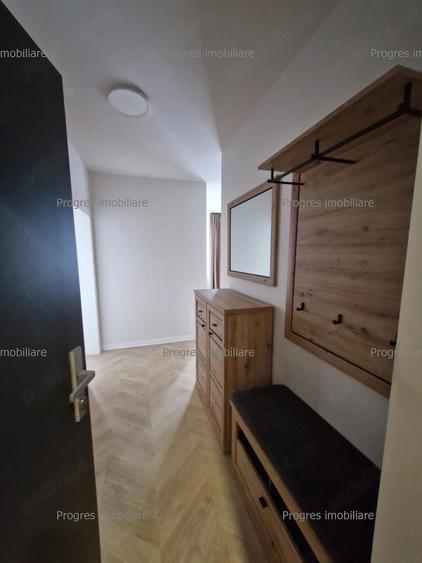 Apartament cu 3 camere semidecomandat în Aradului