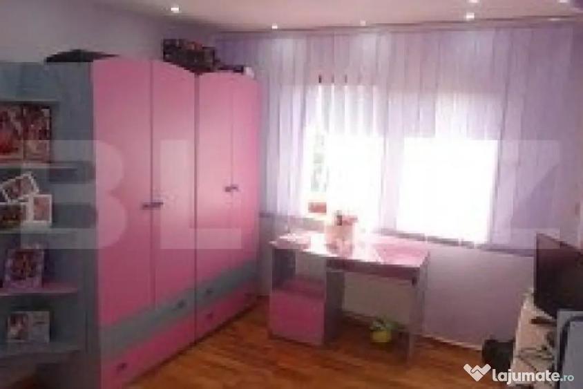 Apartament cu 4 camere decomandat în 22 Decembrie