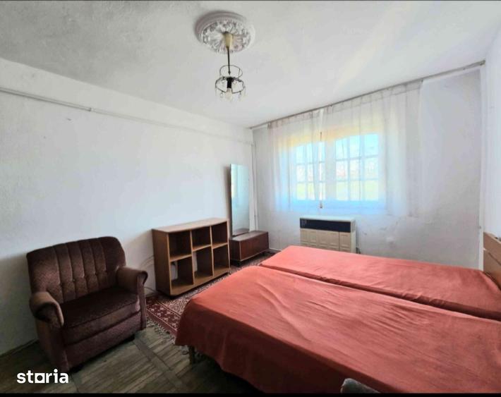 Apartament cu 3 camere semidecomandat în Micro 9