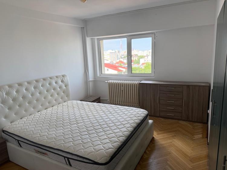 Apartament cu 3 camere decomandat în Dorobanți