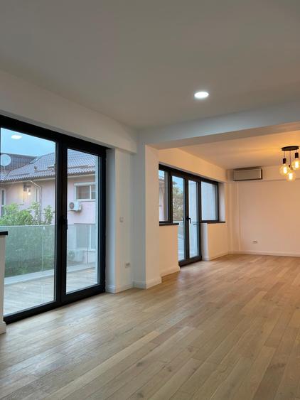 Apartament cu 3 camere semidecomandat, mobilat în Dorobanți