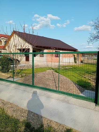 Casă cu 4 camere în Vulturu