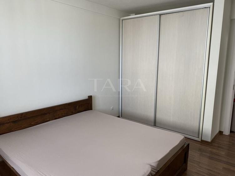 Apartament cu 3 camere semidecomandat, mobilat în Florești