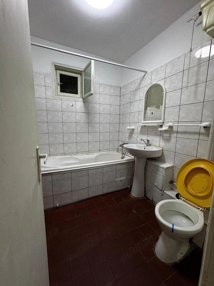 Apartament cu 3 camere decomandat în Complex Studențesc