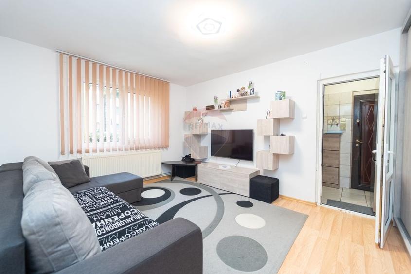 Apartament cu 2 camere semidecomandat în Florilor