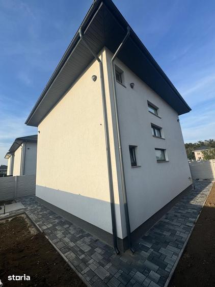 Casă cu 4 camere cu Teren 250 Mp în Central