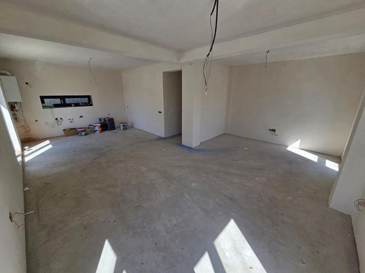 Casă cu 4 camere cu Canalizare în Dâmbul Rotund