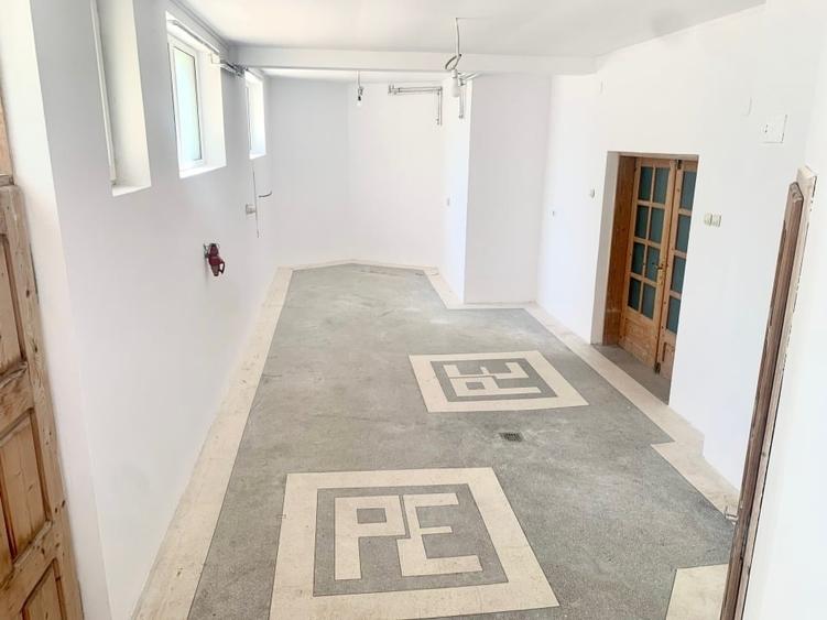 Casă individuală cu 5 camere cu Canalizare în Central