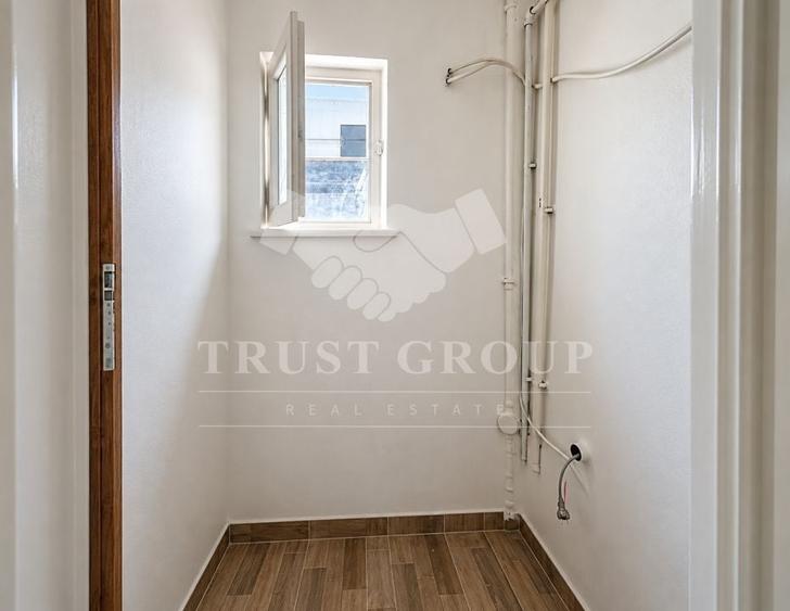 Apartament cu 5 camere semidecomandat în Vatra Luminoasă