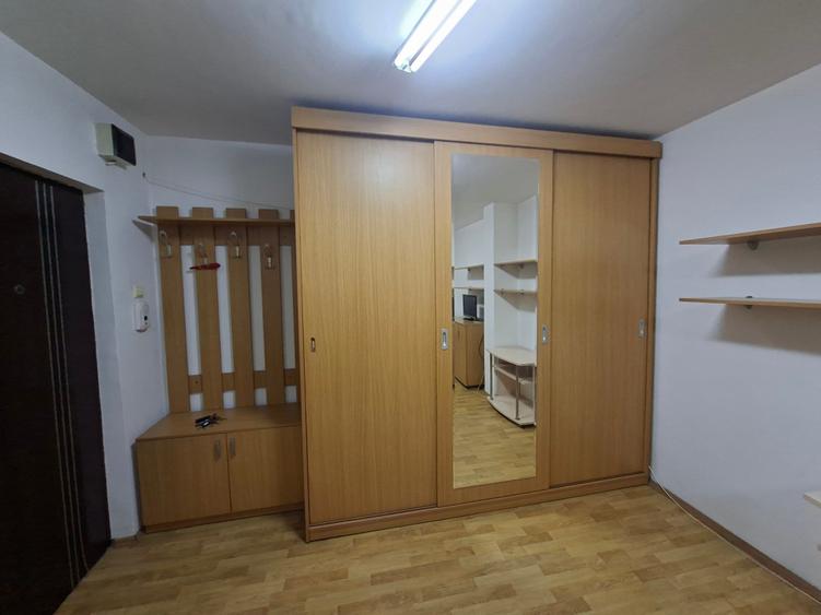 Garsonieră semidecomandată în Girocului