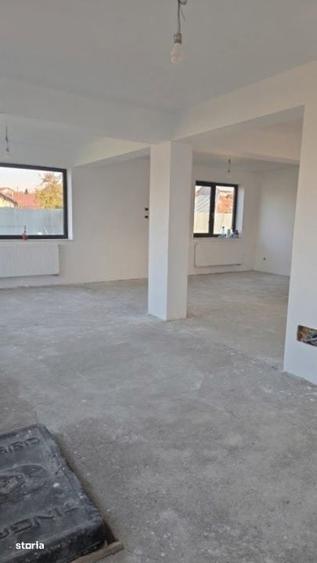 Casă cu 3 camere în Urleta