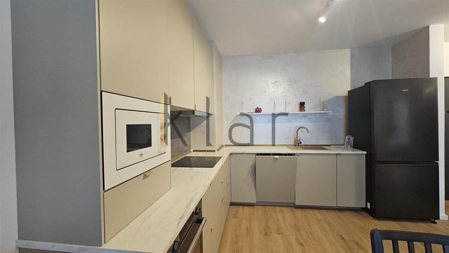 Apartament cu 3 camere semidecomandat, mobilat în Semicentral