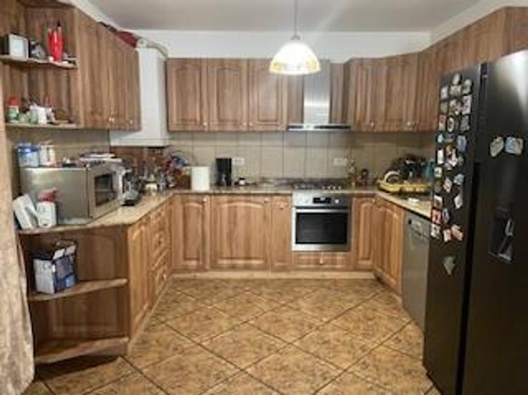 Casă cu 5 camere cu Teren 235 Mp în Pipera